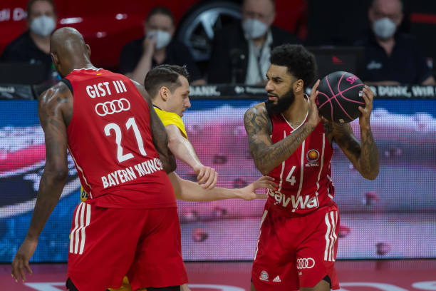 凭借稳固的 凭借稳固的