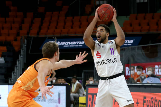 防守不平衡 防守不平衡